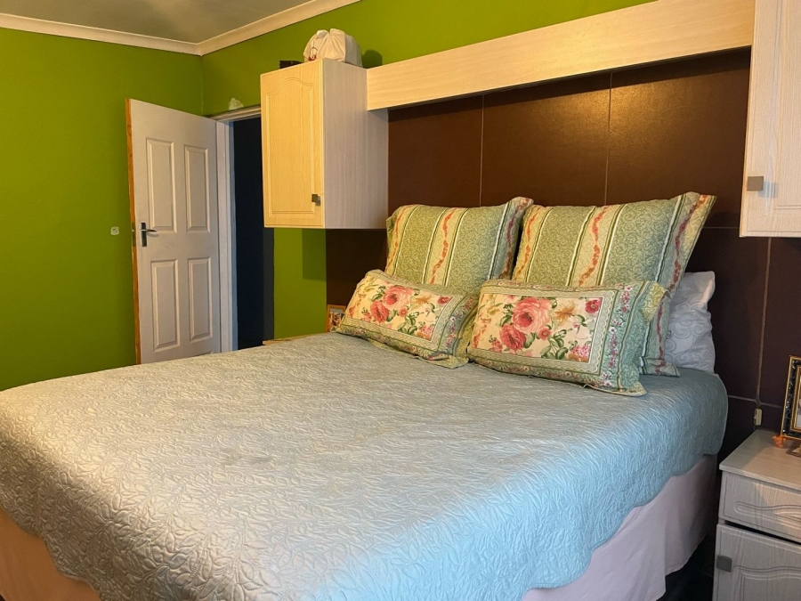 3 Bedroom Property for Sale in Molifi Tau Kloof Free State